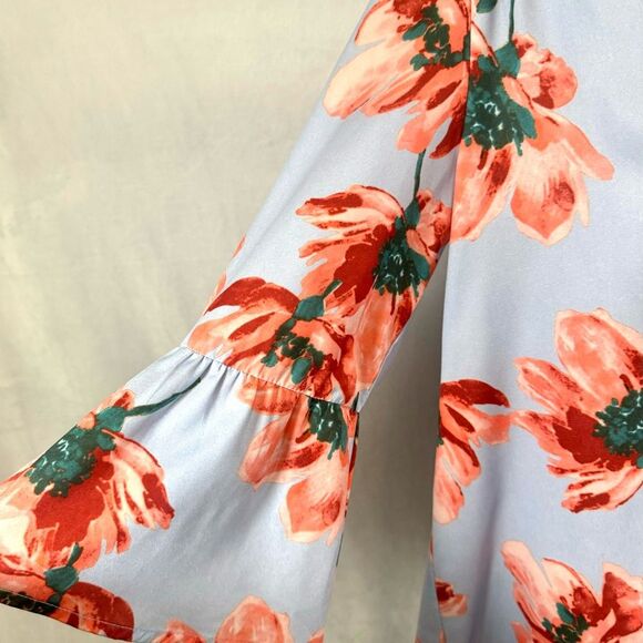 Light blue floral backless oversized top size medium - Picture 2 of 6